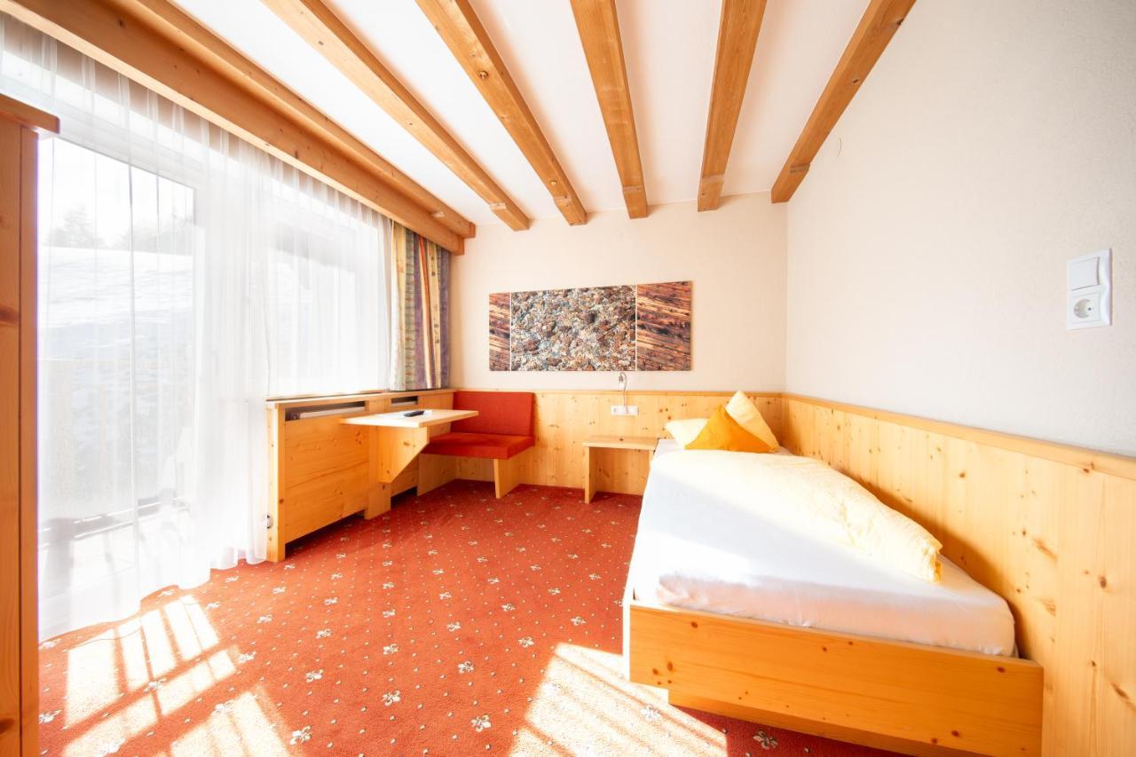 Haus Stefanie Hotel Сьолден Екстериор снимка