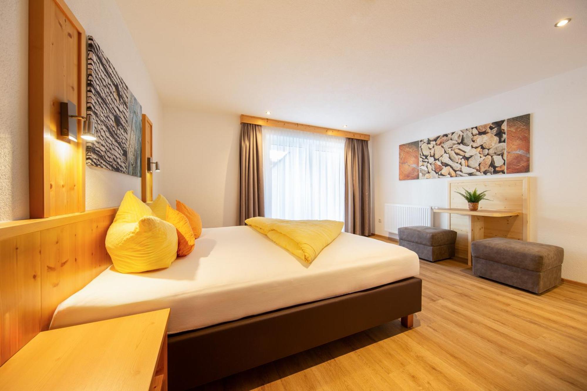 Haus Stefanie Hotel Сьолден Екстериор снимка