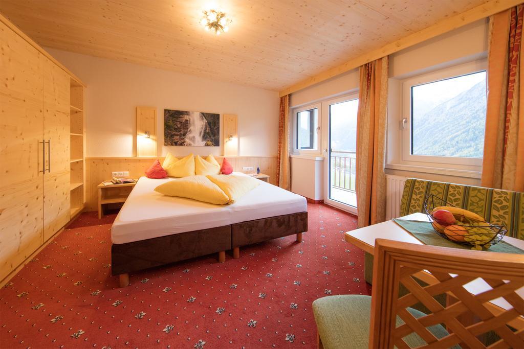 Haus Stefanie Hotel Сьолден Екстериор снимка