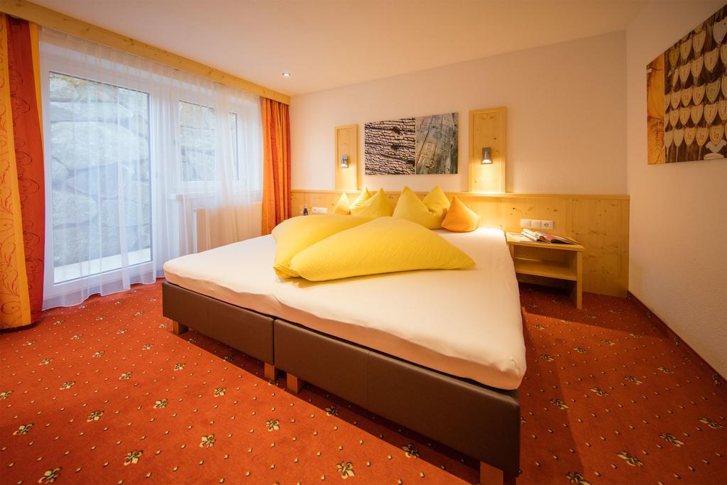 Haus Stefanie Hotel Сьолден Екстериор снимка