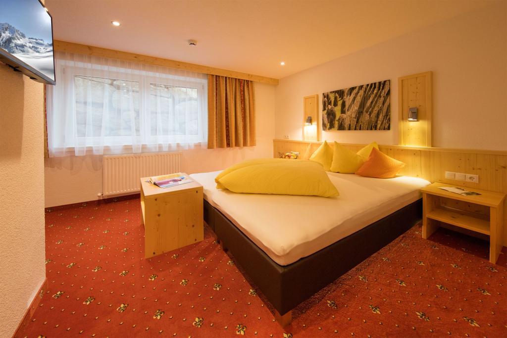 Haus Stefanie Hotel Сьолден Екстериор снимка