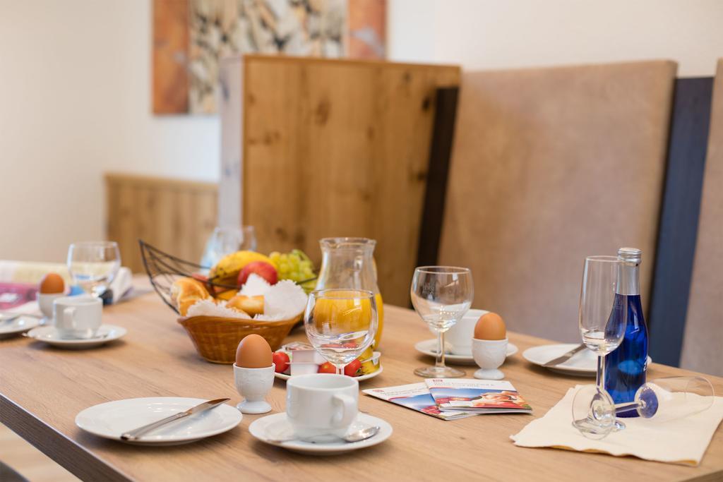Haus Stefanie Hotel Сьолден Екстериор снимка