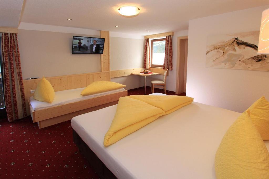 Haus Stefanie Hotel Сьолден Стая снимка
